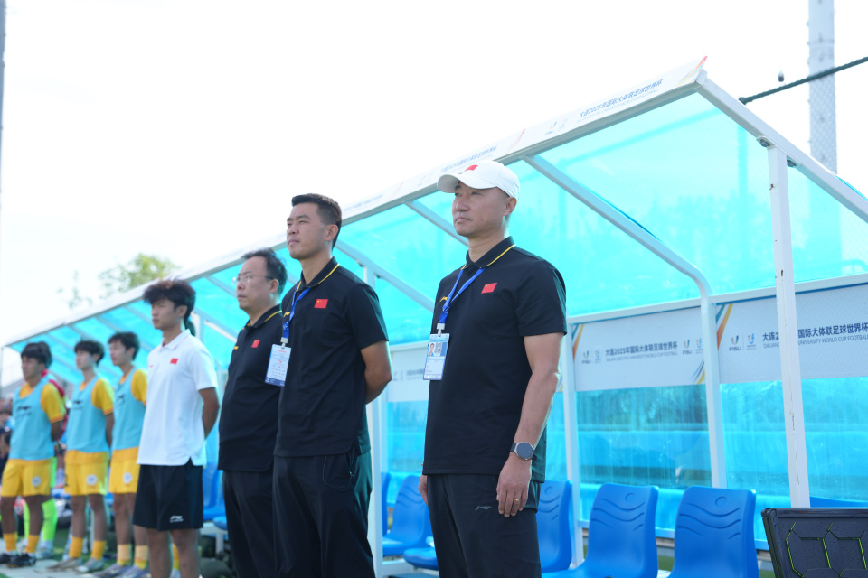 格拉纳达大, 新华社记者, om