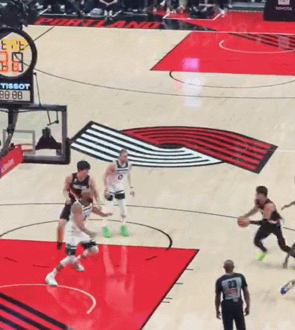 还投中了两, 登场后不久