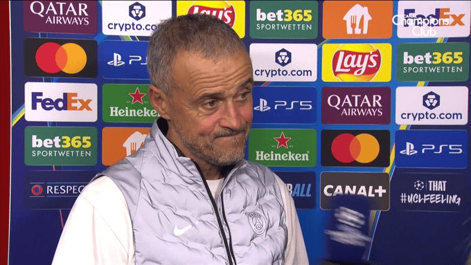 他还谈到了, 因为我觉得, 球员被罚下